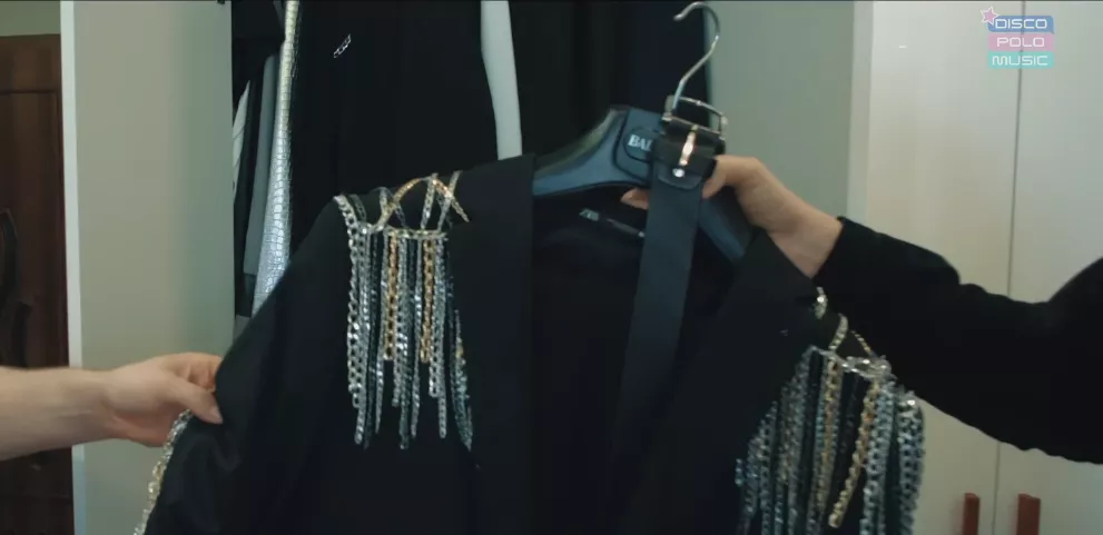 Radek Liszewski „Weekend„ mieszka w luksusie?! Gwiazdor disco polo pokazał publicznie swoje mieszkanie! [Zdjęcia]
